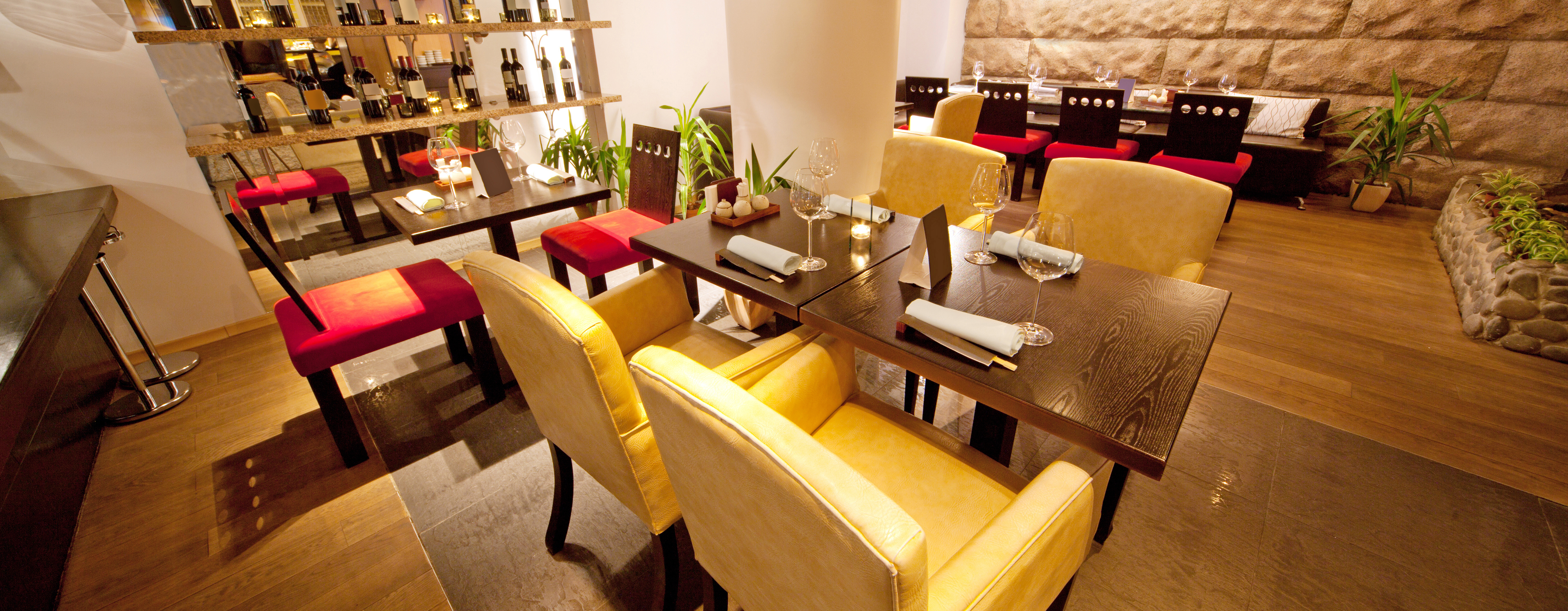 Leather Chairs and Sofas for Restaurants